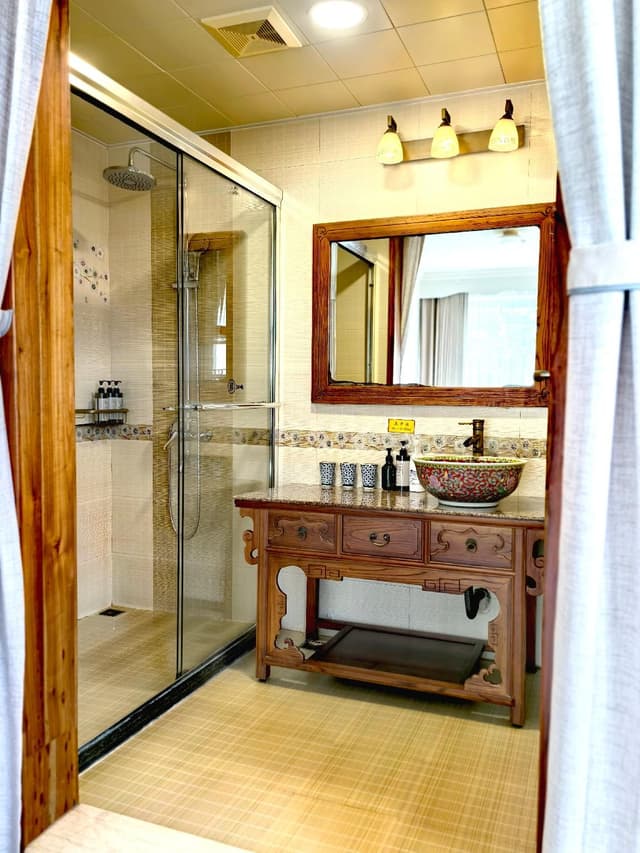 Deluxe King Balcony Lake View