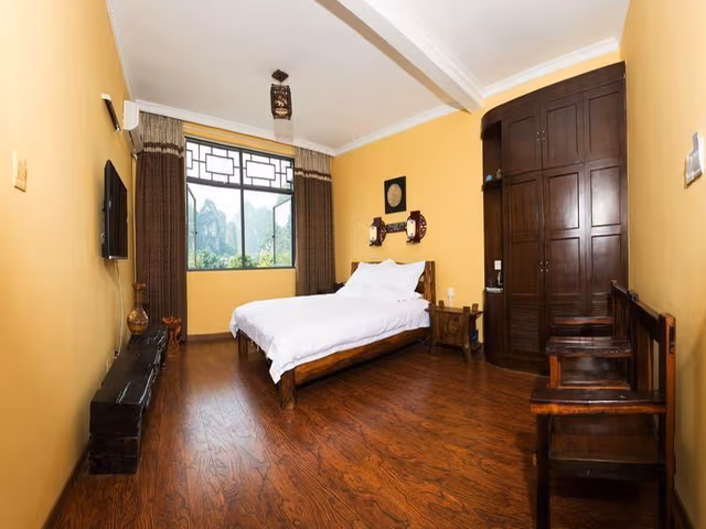 Deluxe King Room with View