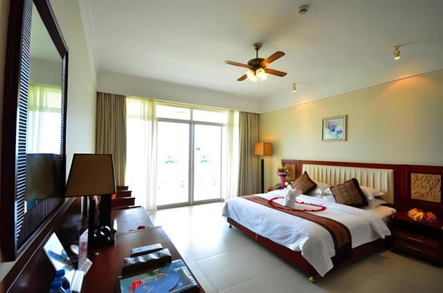 Deluxe Sea View King Bed