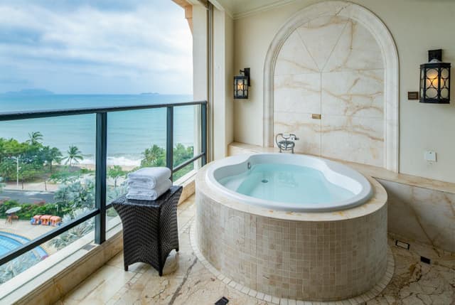 1 King Standard Sea View