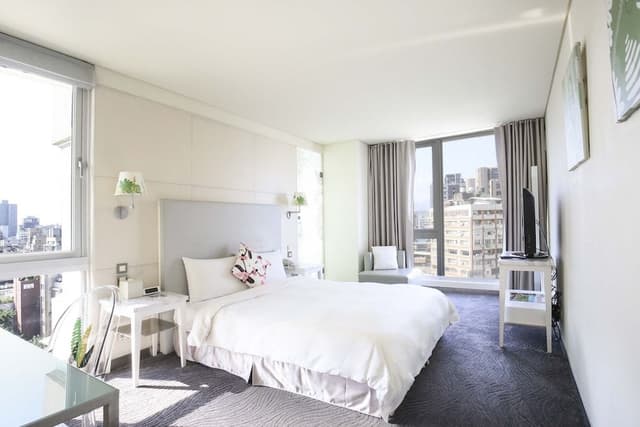 Deluxe Room with City View