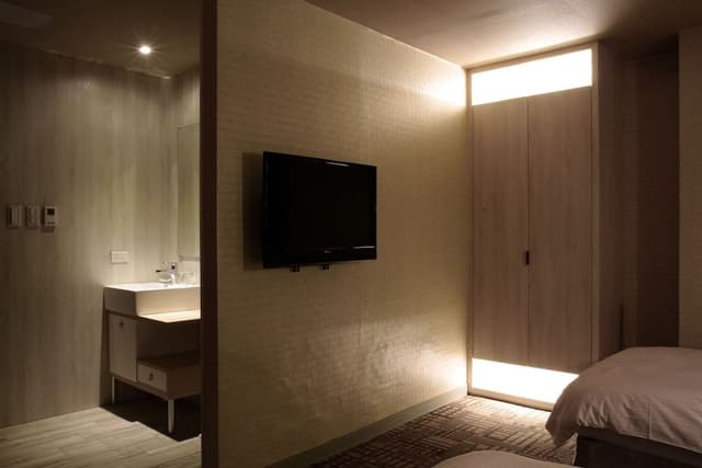 Cozy Twin Room No Window