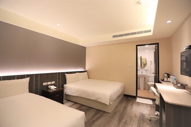 Standard Quadruple Room, No Windows