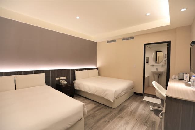 Standard Quadruple Room, No Windows