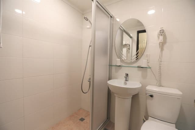 Standard Quadruple Room, No Windows
