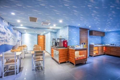 โฮเทล คลาวด์ อารีนา-ต้าอัน (Hotel Cloud Arena-Daan)1