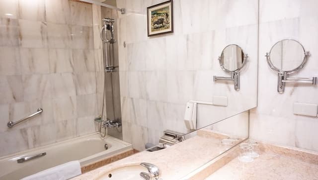 Executive Suite, 2 Bedrooms (1 Double, 2 Single beds)