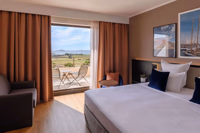 Deluxe Room with terrace and sea view
