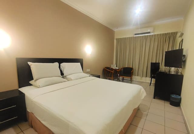 Standard Room, 1 King Bed, Non Smoking, City View