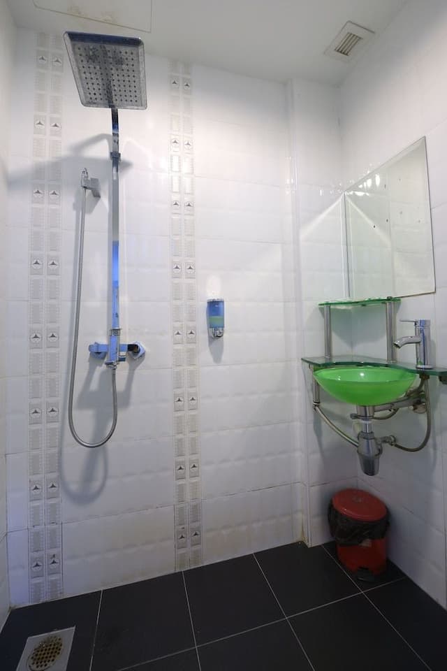 Standard Room, 2 Twin Beds, No Windows
