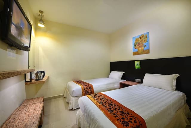 Standard Room, 2 Twin Beds, No Windows