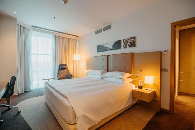 KING ONE BEDROOM SUITE