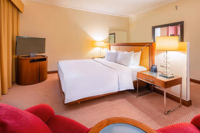 KING EXECUTIVE BUSINESS ROOM