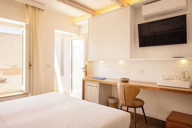 Comfort Room, Balcony, Courtyard Area