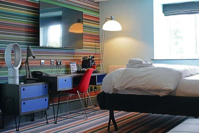 Club Room (Gym and Pool Access)