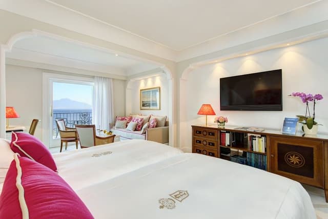 Royal Junior Suite, jetted tub on terrace