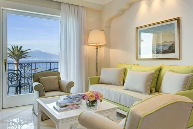 Royal Junior Suite, jetted tub on terrace