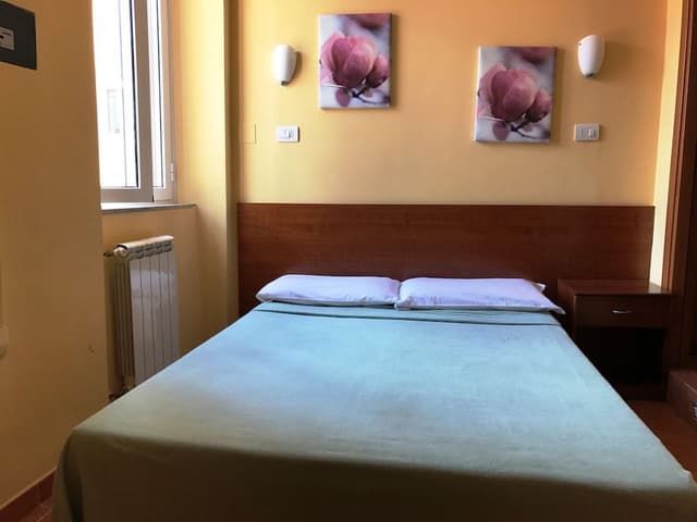 Economy Room, 1 Large Twin Bed