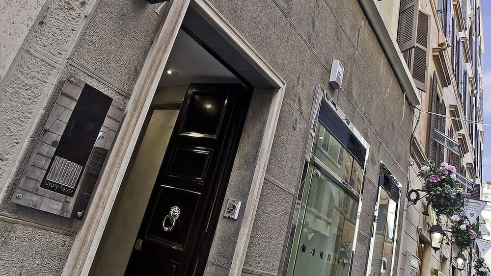 INTOWN LUXURY HOUSE INTOWN LUXURY HOUSE