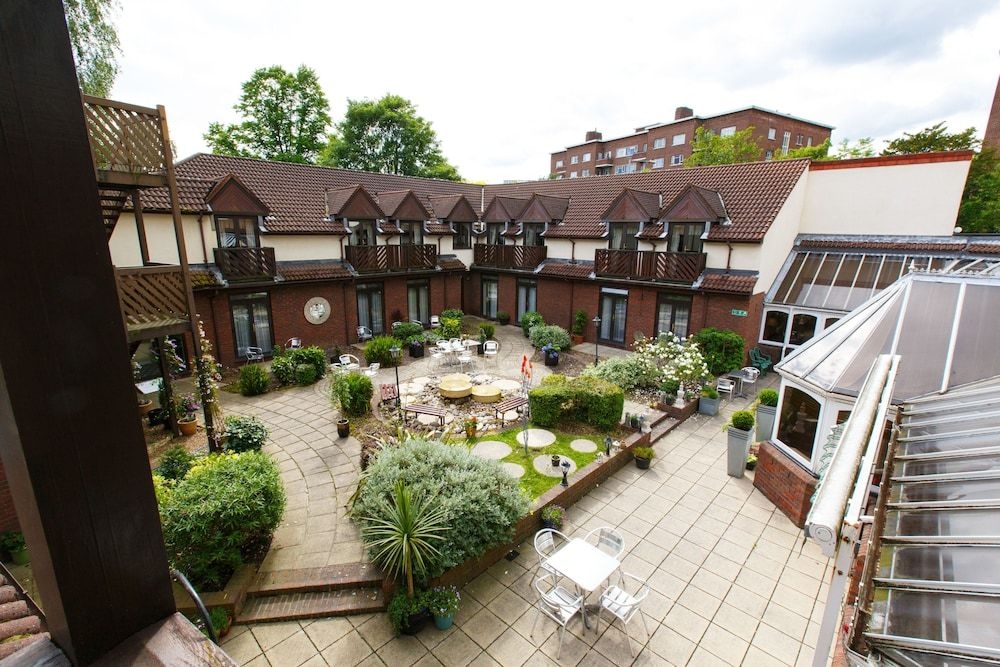 Brook Kingston Lodge Hotel1