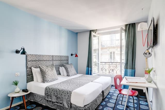 Standard Room with Twin Beds, Includes soft minibar, courtesy tray, Chromecast, digital press