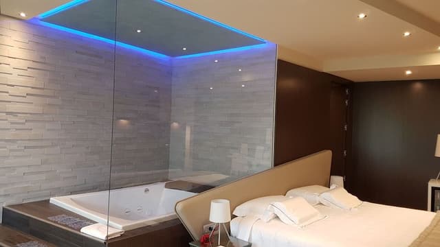 Suite, Hot Tub