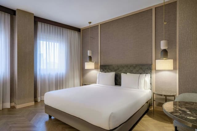 Standard Room, 1 King Bed
