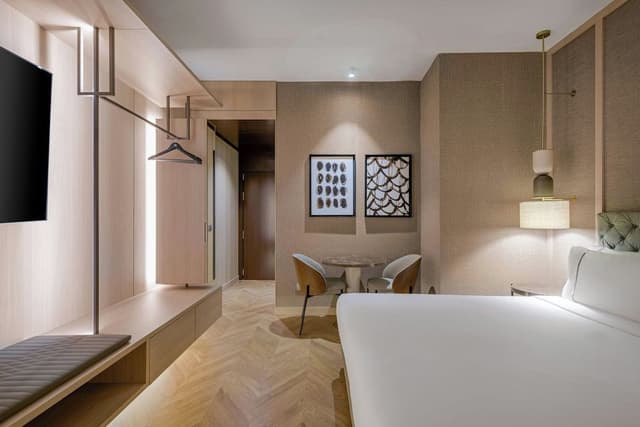Standard Room, 1 King Bed