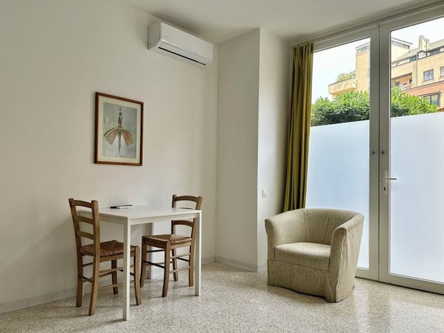 Classic Apartment, Courtyard View