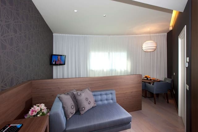 Junior Suite, 1 King Bed, Jetted Tub