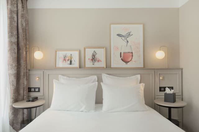 Superior Double Room, 1 Queen Bed, Courtyard View