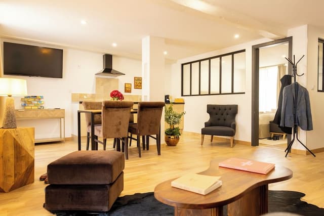 Apartment (Luxe)