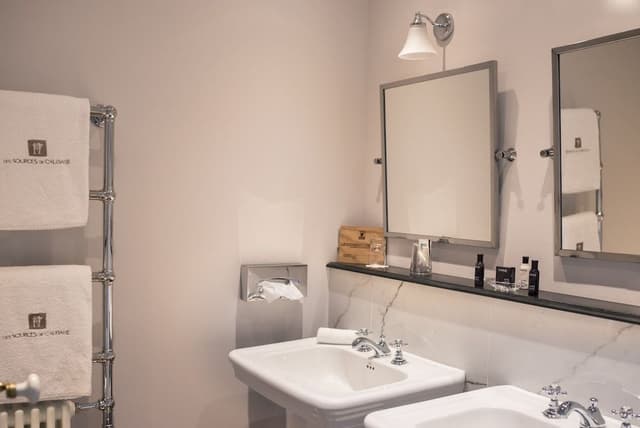 Double Room at Chartreuse du Thil, located 0.9 mile from Les Sources de Caudalie