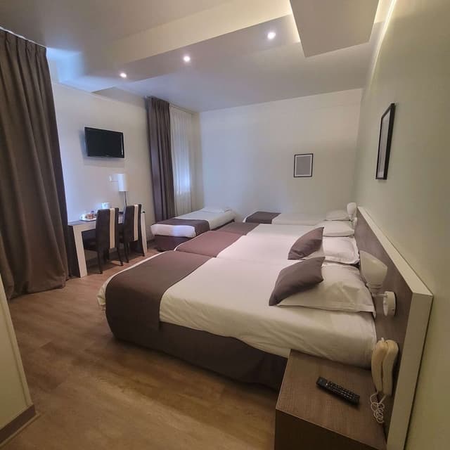 Room, Multiple Beds