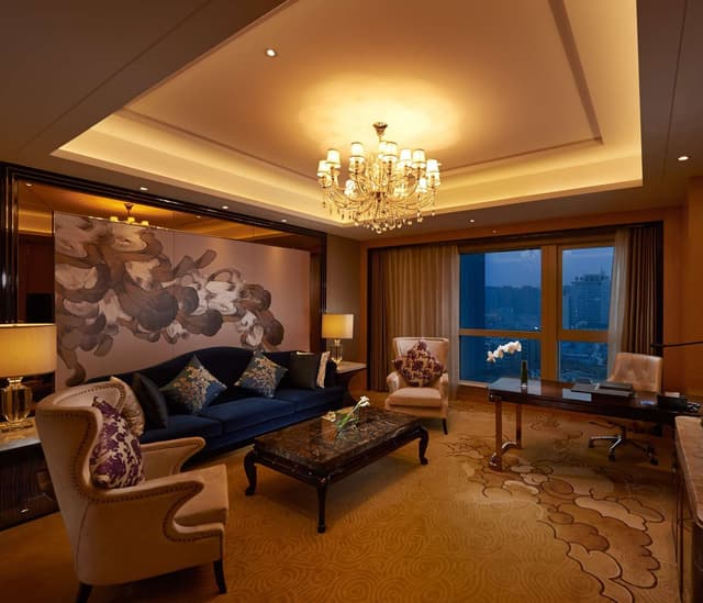 ONE BEDROOM KING SUITE WITH LOUNGE ACCESS