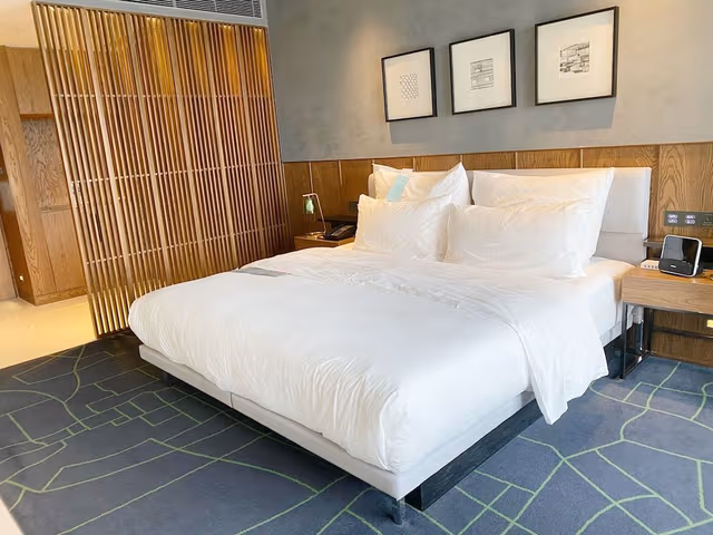Deluxe Room, 1 King Bed, City View