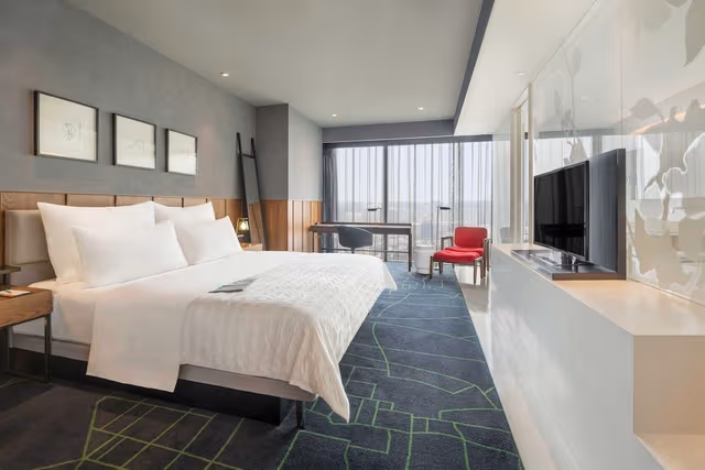 Deluxe Room, 1 King Bed, City View