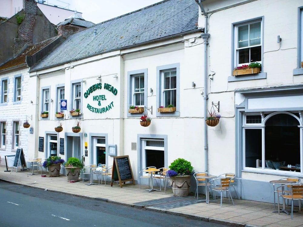 Queens Head Hotel1