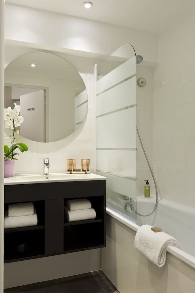 Studio, 1 Double or 2 Twin Beds