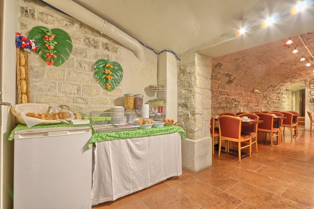 121 Paris Hotel3