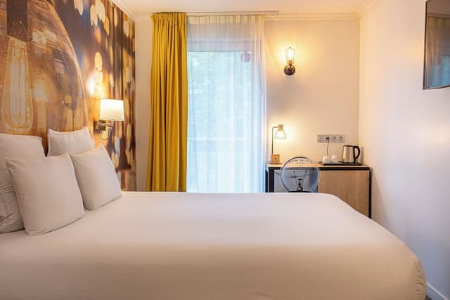 Classic Room (1 Large bed)