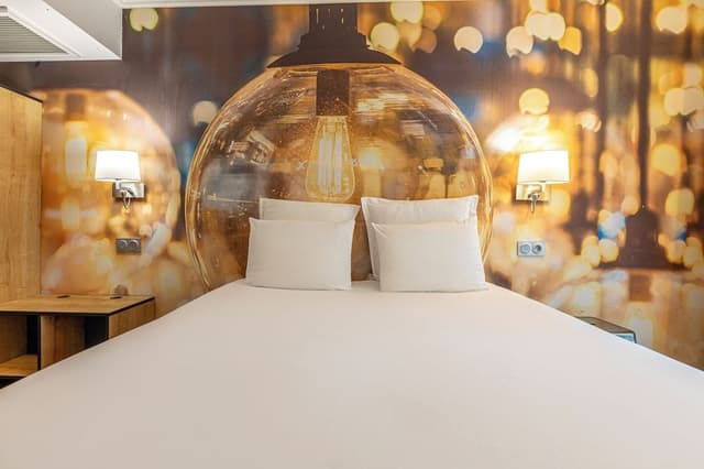 Classic Room (1 Large bed)