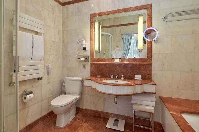 Eiffel Tower Suite