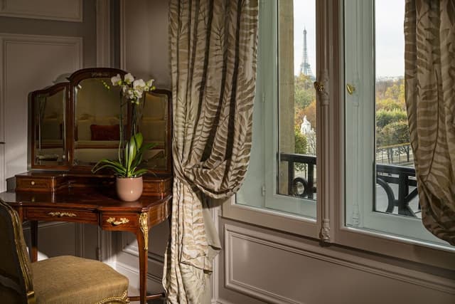 Junior Suite Eiffel Tower