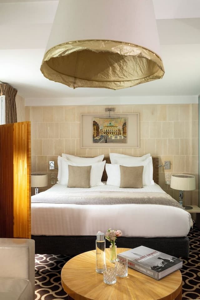 Deluxe Suite (Parisienne)