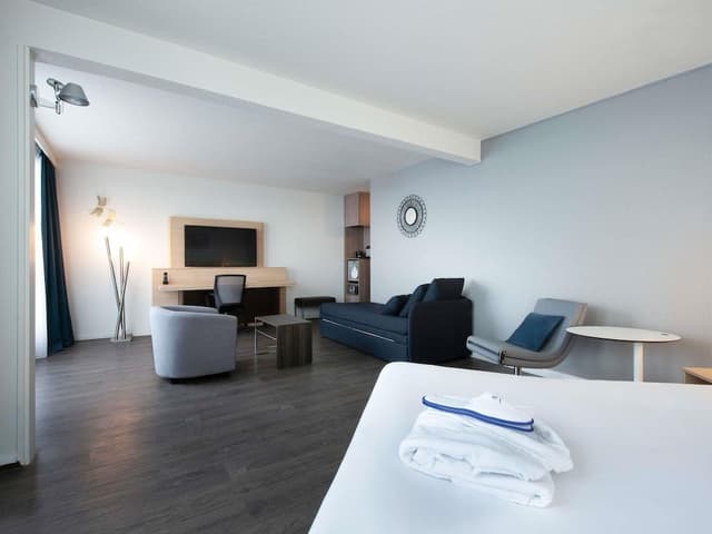Suite, 1 Queen Bed, Balcony