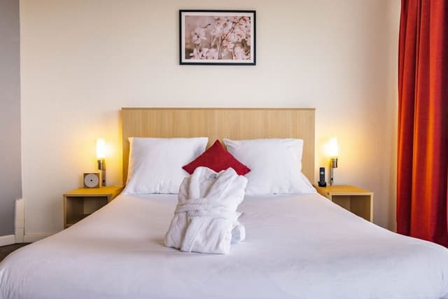 Suite, 1 Queen Bed, Balcony