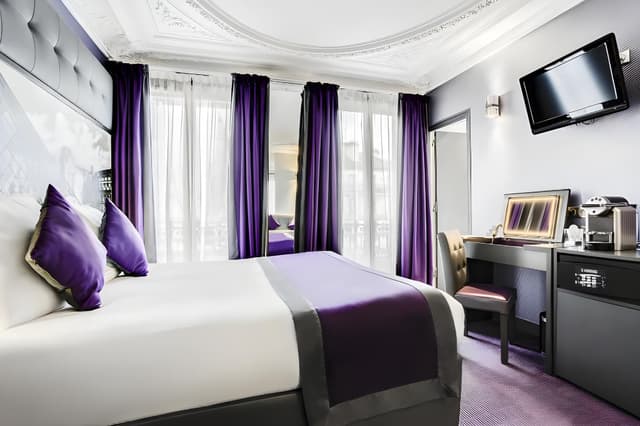 1 King Bed and 1 Single Bed - No Smoking