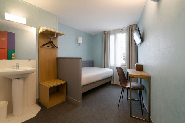Basic Single Room, Shared Bathroom