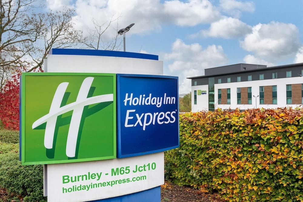HOLIDAY INN EXPRESS2